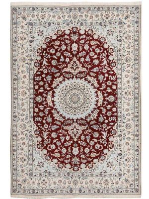 Tappeto persiano originale nain nola con medaglione centrale bianco su sfondo rosso, decorato con motivi floreali bianchi e azzurri