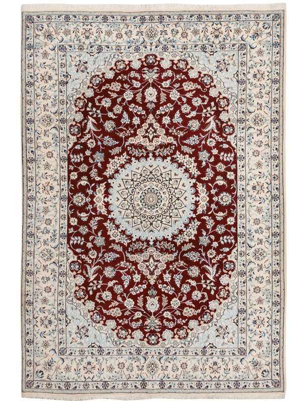 Tappeto persiano originale nain nola con medaglione centrale bianco su sfondo rosso, decorato con motivi floreali bianchi e azzurri
