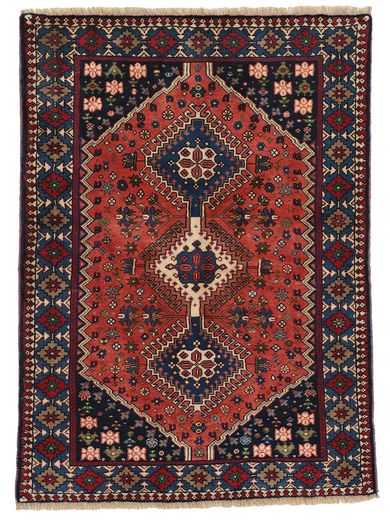 Tappeto persiano originale yalameh con triplo medaglione centrale geometrico a rombi uncinati e motivi floreali stilizzati su campo rosso, con spesso bordo decorato a rombi