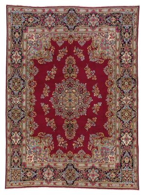 Tappeto persiano kirman imperiale con intricato medaglione centrale su sfondo rosso e dettagli decorativi elaborati sullo spesso bordo