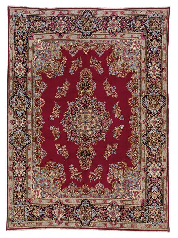 Tappeto persiano kirman imperiale con intricato medaglione centrale su sfondo rosso e dettagli decorativi elaborati sullo spesso bordo
