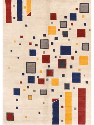 Tappeto contemporaneo nepalese, con motivi decorativi geometrici a quadrati e rettangoli rossi, gialli, grigi e blu su campo bianco