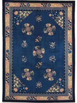 Tappeto cinese antik finish con medaglione centrale e motivi decorativi floreali blu sul bordo rosa e il campo blu del tappeto