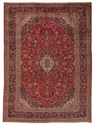 tappeto persiano originale keshan con medaglione centrale bianco e blu su sfondo rosso, decorato con intricati motivi floreali, e spesso bordo blu scuro