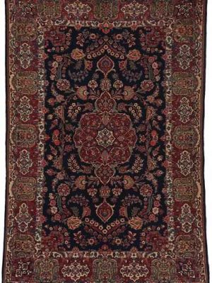 Tappeto persiano keshan antico con medaglione centrale rosso su campo blu e intricati dettagli decorativi floreali su tutto il campo e il bordo spesso e rosso del tappeto