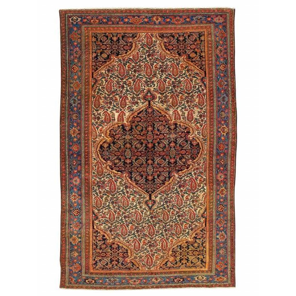 Tappeto Malayer antico con medaglione centrale nero su fondo bianco e intricati dettagli floreali su tutto il campo e il bordo blu del tappeto
