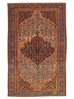 Tappeto Malayer antico con medaglione centrale nero su fondo bianco e intricati dettagli floreali su tutto il campo e il bordo blu del tappeto
