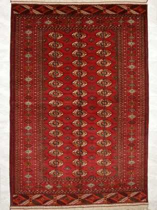 tappeto antico russo, rosso con disegni tribali
