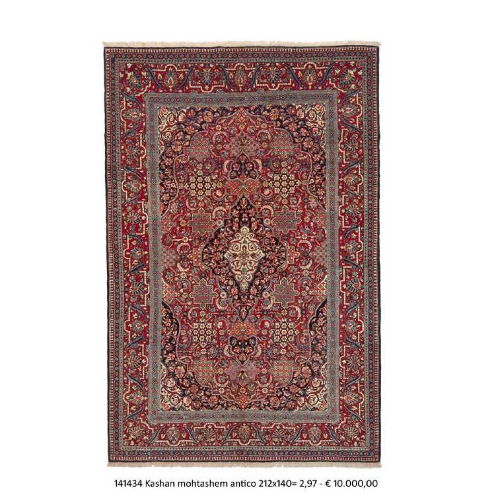 Tappeto persiano keshan motashem con medaglione centrale bianco e blu su campo rosso e intricati dettagli decorativi su tutto il campo e il bordo rosso del tappeto