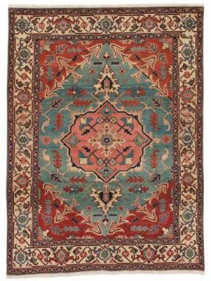 Tappeto persiano originale heriz con medaglione centrale rosa su sfondo blu, e motivi decorativi stilizzati sul campo e il bordo bianco del tappeto