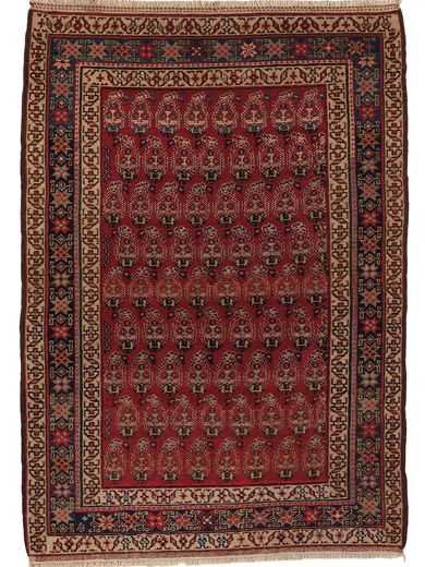 Tappeto malayer antico conmotivi decorativi geometrici tribali sul campo rosso del tappeto e motivi decorativi a stelle sul bordo blu del tappeto