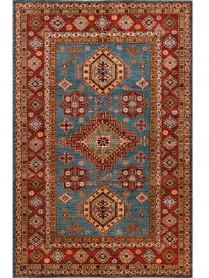 Tappeto decorativo Lesghi con triplo medaglione centrale geometrico uncinato e dettagli decorativi geometrici e lineari su sfondo blu, e sullo spesso bordo triplo rosso