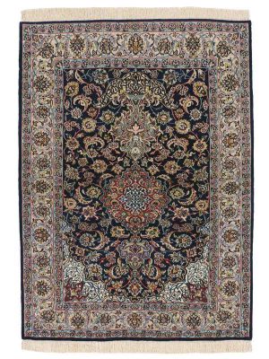 Tappeto persiano originale Isfahan con intricato medaglione centrali e motivi decorativi floreali su campo blu e con spesso bordo