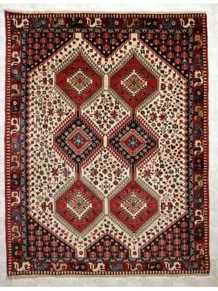 Tappeto persiano Yalameh con doppio medaglione centrale geometrico triplo e dettagli decorativi stilizzati sul campo bianco e nero del tappeto