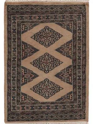 tappeto pakistano kashmir antico, con disegni geometrici tribali e triplo medaglione geometrico centrale stilizzato