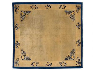 Tappeto cinese pekino antico con dettagli decorativi floreali blu minimalisti a tutto campo crema e sul bordo