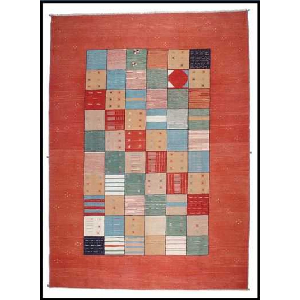 Tappeto contemporaneo sumak con motivi decorativi a quadrati e spesso bordo rosso