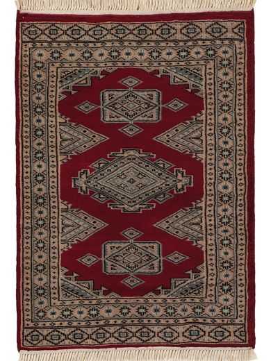 tappeto pakistano kashmir antico, rosso con disegni geometrici tribali e triplo medaglione geometrico centrale stilizzato
