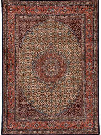 Tappeto persiano Mud con medaglione geometrico centrale rosso, e intricati dettagli decorativi geometrici su sfondo rosso, con spesso bordo.