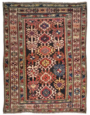 Tappeto caucasico antico Shirvan, con medaglioni geometrici centrali uncinati e spesso bordo triplo, decorato con motivi geometrici astratti e lineari