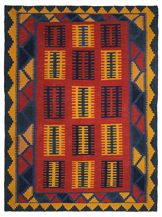 Tappeto classico kilim kashmir artorient con motivi decorativi geometrici uncinati gialli e blu su sfondo rosso, e spesso bordo a triangoli