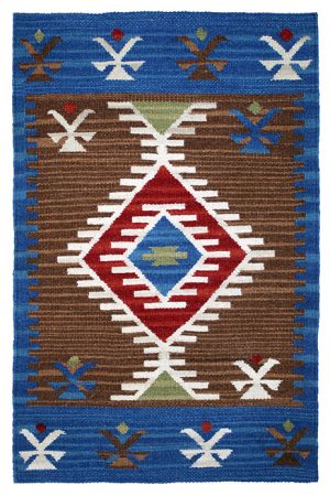 Tappeto contemporaneo kilim artorient con medaglione centrale a rombo rosso, campo marrone e spesso bordo blu