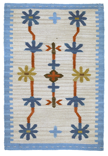Tappeto contemporaneo kilim artorient con decorazioni geometriche floreali a tutto campo su sfondo bianco con cornice azzurra