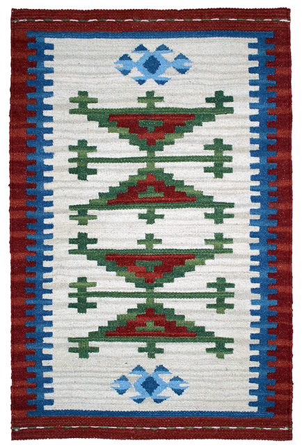 Tappeto contemporaneo kilim artorient con medaglione centrale astratto verde e rosso su sfondo bianco