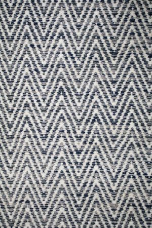Tappeto contemporaneo Artorient della collezione Arazi Flat, grigio e bianco con decorazioni geometriche a linee spezzate, dettaglio