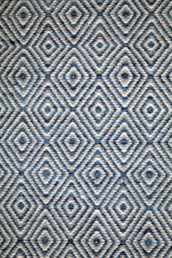 Tappeto contemporaneo Artorient della collezione Arazi Flat, grigio e bianco con decorazioni geometriche a rombi azzurri, grigi e bianchi, dettaglio