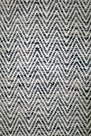 Tappeto contemporaneo Artorient della collezione Arazi Flat, grigio e bianco con decorazioni geometriche a linee spezzate, dettaglio