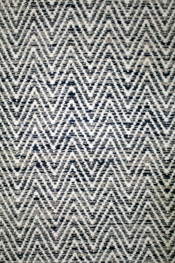 Tappeto contemporaneo Artorient della collezione Arazi Flat, grigio e bianco con decorazioni geometriche a linee spezzate, dettaglio