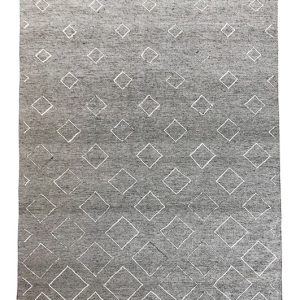 Tappeto kilim contemporaneo Artorient della collezione Arazi Home Graff, a tessitura piatta e con ricamo in rilievo eseguito con tecnica sumak, grigio con decorazioni geometriche a forma di rombo argentate