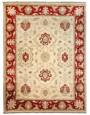 Tappeto decorativo herati con medaglione centrale su sfondo crema, con spesso bordo e decorazioni floreali rosse