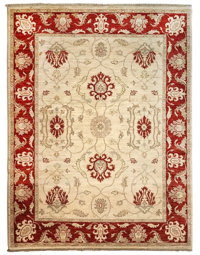 Tappeto decorativo herati con medaglione centrale su sfondo crema, con spesso bordo e decorazioni floreali rosse