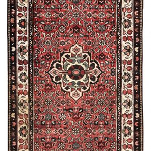 Tappeto classico hosseinabad con medaglione centrale bianco su sfondo rosso e intricati motivi decorativi floreali geometrici