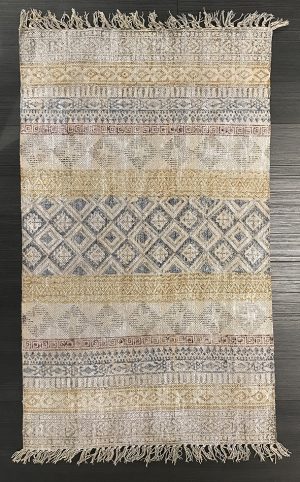 Tappeto moderno Artorient kilim metal dal design contemporaneo, tessitura piatta e decorazione geometrica a fasce delimitate da bordi geometrici e frange