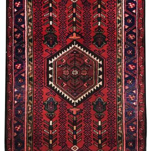 tappeto classico persiano sirjan rosso, con medaglione centrale e motivi decorativi floreali geometrici
