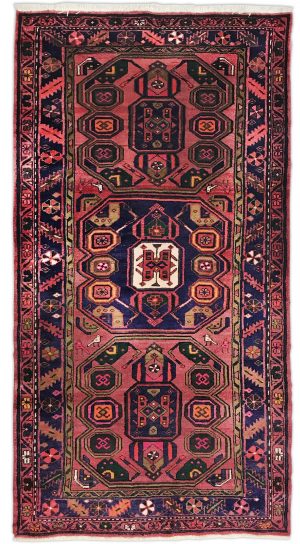 tappeto persiano khamse rosso, con medaglione centrale geometrico su sfondo blu e motivi decorativi naturali geometrici