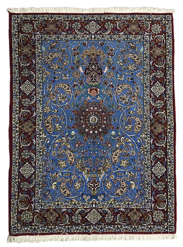 tappeto persiano originale isfahan azzurro con medaglione centrale e spesso bordo rosso, decorato con motivi floreali e di piante