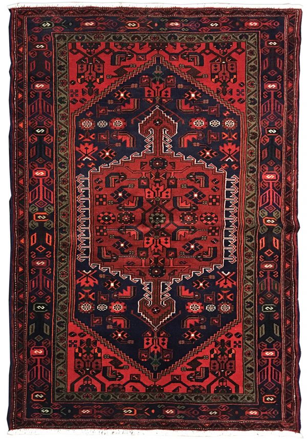 tappeto persiano originale khamse rosso e blu con medaglione centrale e disegni geometrici di fiori e piante bianchi, neri e rossi