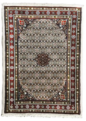 tappeto persiano mud con motivo decorativo herati e medaglione centrale geometrico e lineare