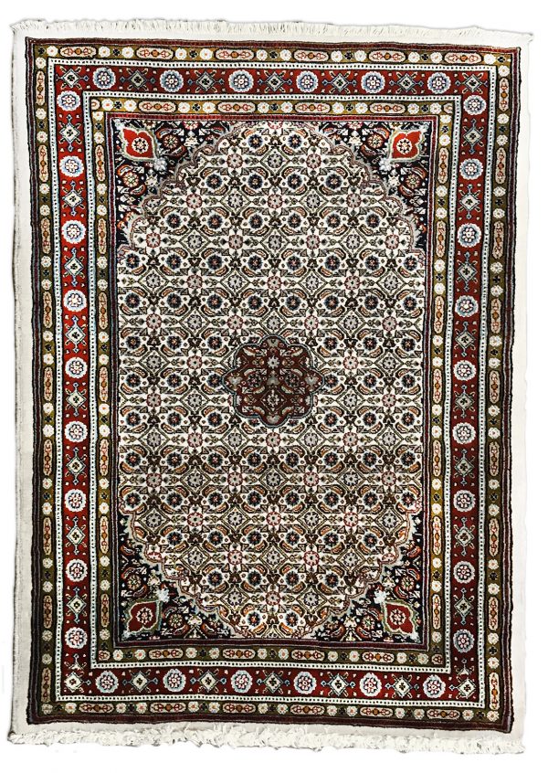 tappeto persiano mud con motivo decorativo herati e medaglione centrale geometrico e lineare