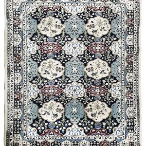 Tappeto persiano originale nain shisla bianco, blu e azzurro con motivi decorativi ripetuto floreali