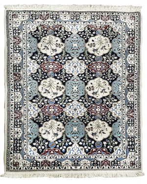 Tappeto persiano originale nain shisla bianco, blu e azzurro con motivi decorativi ripetuto floreali