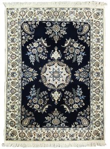 Tappeto persiano originale nain shisla blu con medaglione centrale e bordo bianco, decorato con motivi floreali