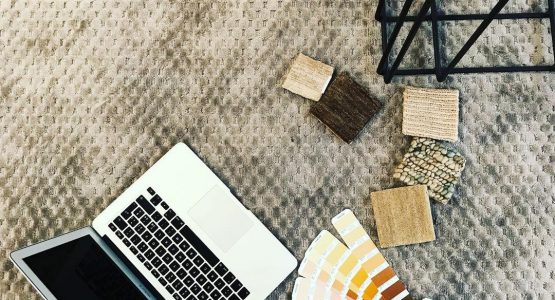 Set di colori pantone ed esempi di tessuto per realizzare il tuo tappeto personalizzato Arazi 100% su Misura