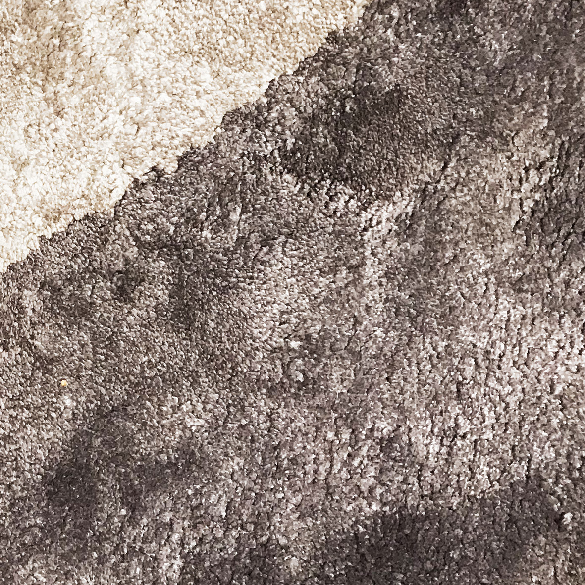 dettaglio fibre tappeto circle color beige, tortora e grigio scuro della collezione Arazi Collection