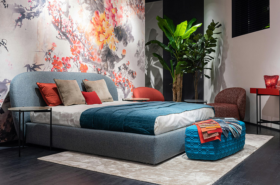 tappeto monocolor sotto letto moderno