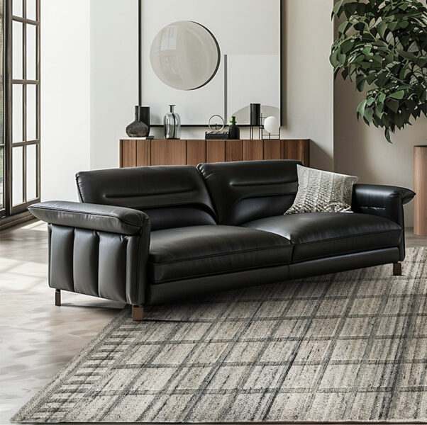 tappeto kilim contemporaneo in lana sotto divano moderno in ecopelle nera